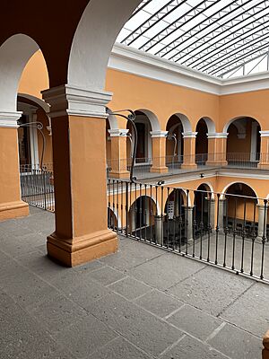 Archivo:Interior de la casa de la Cultura en Puebla