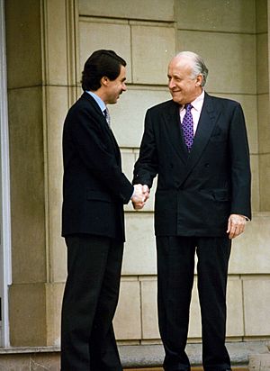 Archivo:José María Aznar recibe al presidente del Partido Nacionalista Vasco. Pool Moncloa. 1996