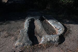 Archivo:Llano de las tumbas Algeciras 01