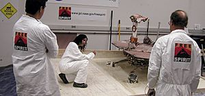 Archivo:Mars Exploration Rover team members on July 21, 2009