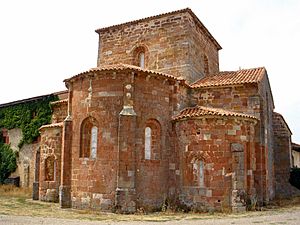 Archivo:Mave - Monasterio de Santa Maria la Real 13