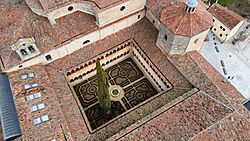Archivo:Monasterio de Santo Domingo de Silos, claustro
