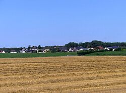 Ollezy depuis la voie ferrée (juillet 2024).JPG