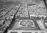 Archivo:Panorama de la Plaza Mayor en 1930 pero tomado de la fotografía aérea