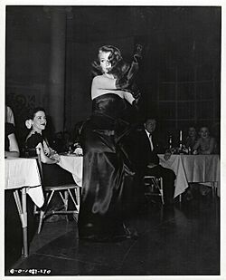 Archivo:Rita Hayworth as 'Gilda'. Photo by Edward Cronenweth