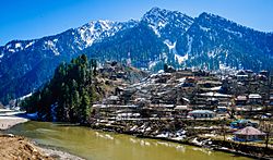 Archivo:Sharda, Neelum Valley, Azad Kashmir 2015-03-22