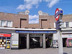Archivo:Uxbridge tube station