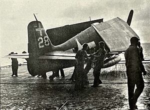 Archivo:VF-18 Hellcat on USS Intrepid deck edge elevator