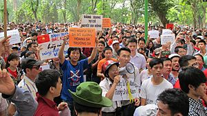 Archivo:Vietnamese anti-Chinese protests in Hanoi
