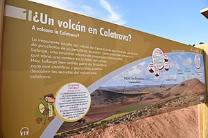Archivo:Visita al Volcán-Museo Cerro Gordo en Granátula de Calatrava (26348555722)