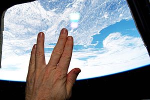 Archivo:Astronaut Salutes Nimoy From Orbit
