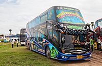 Archivo:Autobús, Ayutthaya, Tailandia, 2013-08-23, DD 01