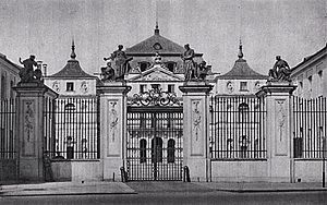Archivo:Brama Pałacu Bruhla