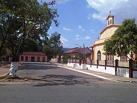 Calle frente la plaza bolívar de Guanape