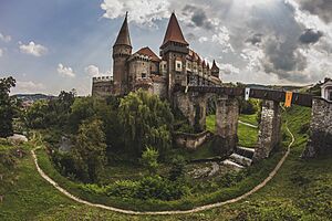 Archivo:Castelul Corvinilor HD