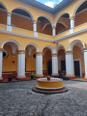 Archivo:Claustro carmelita