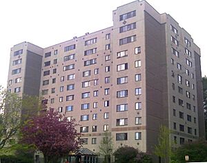 Archivo:Decker towers BTV
