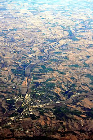 Archivo:Denison, Iowa aerial 02A