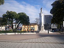 Archivo:Ecuador (Tulcan Plaza)