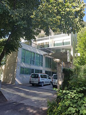 Archivo:Edificio del Laboratorio subterráneo de Canfranc