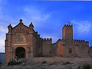 Archivo:El castillo de Javier a la caida de la tarde