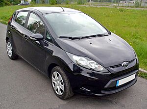 Archivo:Ford Fiesta Mk6 Trend Pantherschwarz