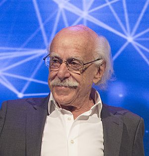 Hugo Kogan en los Premios a la trayectoria FNA 2018 (cropped).jpg