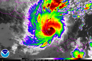 Archivo:Hurricane Otto at landfall over Nicaragua