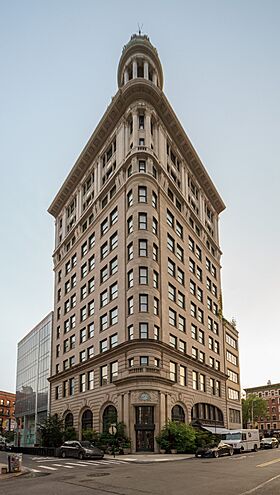Jarmulowsky Bank Building in NYC.jpg
