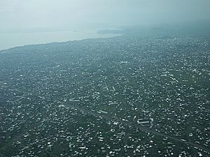 Archivo:La città di Goma e il lago Kivu (RD Congo)