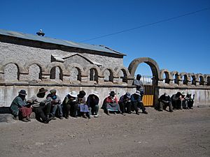 Archivo:Lateral de la iglesia de Coqueza