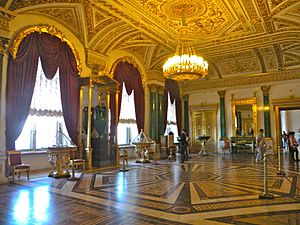 Archivo:Malachite Room in Winter Palace 1