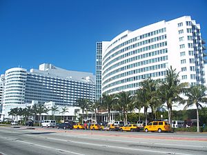 Archivo:Miami Beach FL Fontainebleau01