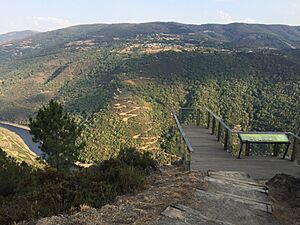 Archivo:Miradoiro da Capela, Vilachá, A Pobra do Brollón