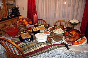 Archivo:Our (Almost Traditional) Thanksgiving Dinner