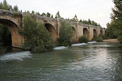 PUENTE DE CORDOVILLA LA REAL SOBRE EL RÍO PISUERGA 01.JPG