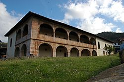 Archivo:Palaciu de Valdés-Bazán