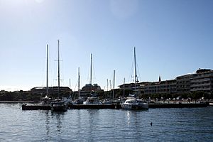 Archivo:Papeete - Quai des Yachts