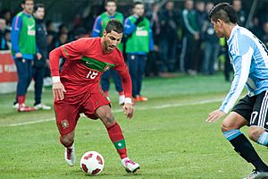 Archivo:Ricardo Quaresma (L), Marcos Rojo (R) – Portugal vs. Argentina, 9th February 2011 (1)