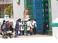 Archivo:San Juan Chamula - Prozession 1