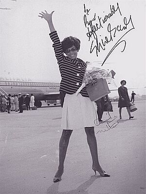 Archivo:Shirley Bassey to Pino Presti affectionately
