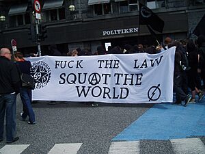 Archivo:Squat the world