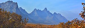 Archivo:Tombstone Territorial Park banner Tombstone mountain