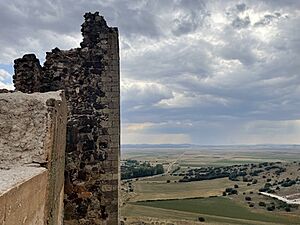 Archivo:Torre del castillo de Santed (Zaragoza)