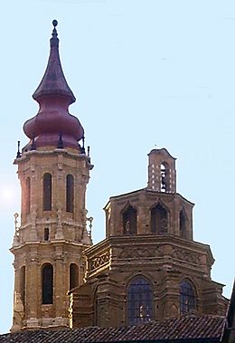 Archivo:Torre y cimborrio de La Seo