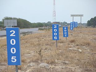 Archivo:Trópico de Cáncer en México - Carretera 83 (Vía Corta) Zaragoza-Victoria, Km 27+800