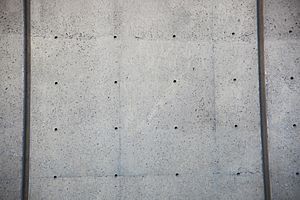 Archivo:Unused cladding holes - east facade - J Edgar Hoover Building - Washington DC - 2012