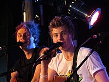 Archivo:5 Seconds of Summer First USA Acoustic IMG 3758 (14871841813)