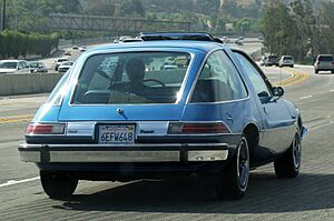 Archivo:AMC Pacer highway