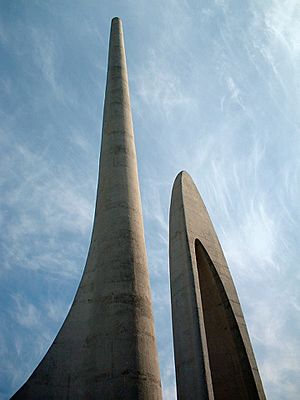 Archivo:AfrikaanseTaalmonumentObelisks